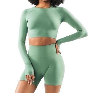 Alphalete Amplify Scrunch Biker Shorts & Long Sleeve Crop top Jade Green XS & S